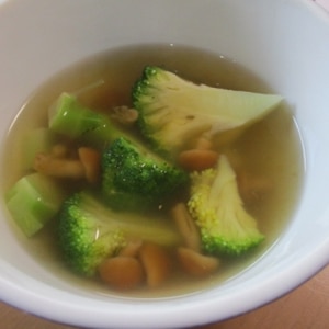なめことブロッコリーの中華スープ